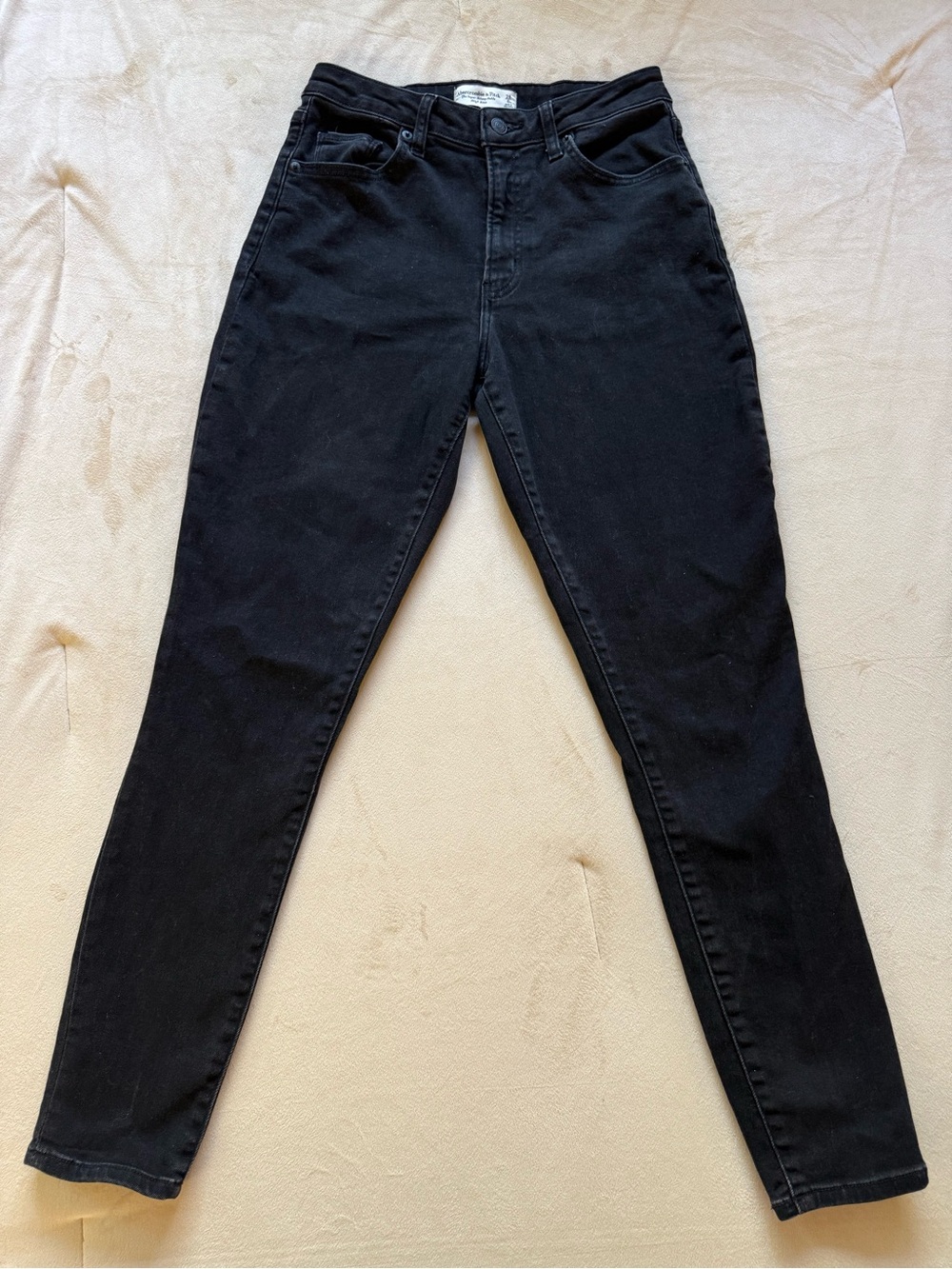 Abercrombie & Fitch Women’s Black Skinny Jeans — Size 28